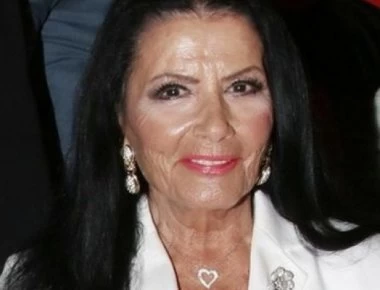 Ζωζώ Σαπουντζάκη: «Προσπαθούν πολλές να με μιμηθούν, αλλά…» (βίντεο)